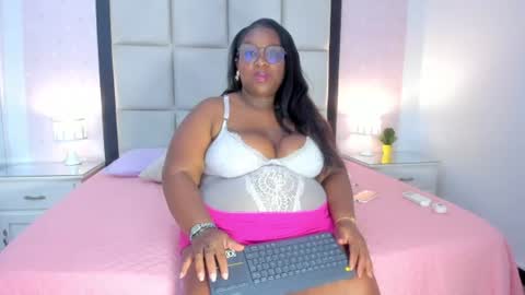 Snapshot of treisyvixen chatting on 07-23-26, 03:15 Treisy Vixen big ass online show from 07-23-26, 03:15