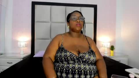 Snapshot of treisyvixen chatting on 07-24-26, 02:53 Treisy Vixen big ass online show from 07-24-26, 02:53
