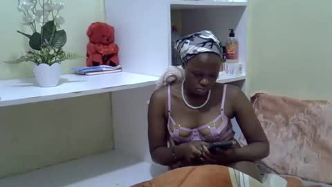 Snapshot of trendybooty chatting on 09-20-25, 02:34 tendybooty online show from 09-20-25, 02:34