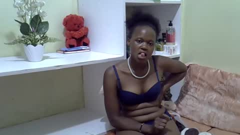 Snapshot of trendybooty chatting on 09-20-25, 02:40 tendybooty online show from 09-20-25, 02:40