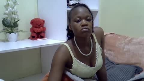 Snapshot of trendybooty chatting on 11-17-25, 03:23 tendybooty online show from 11-17-25, 03:23