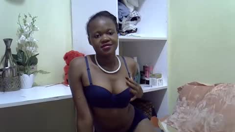 Snapshot of trendybooty chatting on 11-28-25, 10:01 tendybooty online show from 11-28-25, 10:01