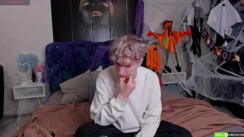 Snapshot of trevorbenson chatting on 10-22-25, 03:07 TrevorBenson online show from 10-22-25, 03:07