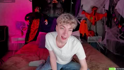 Snapshot of trevorbenson chatting on 10-26-25, 06:03 TrevorBenson online show from 10-26-25, 06:03