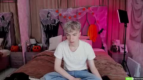 Snapshot of trevorbenson chatting on 10-28-25, 03:21 TrevorBenson online show from 10-28-25, 03:21