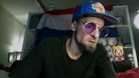 Snapshot of trevorreinson chatting on 11-18-25, 01:33 Trevor Reinson online show from 11-18-25, 01:33