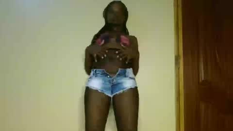 Snapshot of trey_queens chatting on 06-24-26, 05:56 trey_queens online show from 06-24-26, 05:56