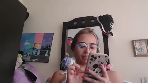 triana_bell online show from 04-02-26, 04:15