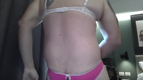Snapshot of triciawu22 chatting on 04-08-26, 09:53 triciawu22 online show from 04-08-26, 09:53