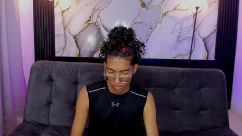Snapshot of triiangel_latinboy chatting on 06-03-26, 01:03 Johan online show from 06-03-26, 01:03