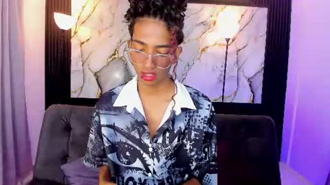Snapshot of triiangel_latinboy chatting on 06-13-26, 12:25 Johan online show from 06-13-26, 12:25