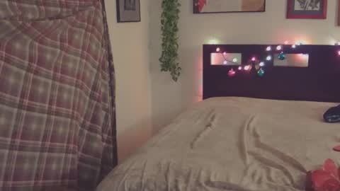 Snapshot of trinasvede chatting on 11-30-25, 12:36 Trina Tushy Deluxe online show from 11-30-25, 12:36