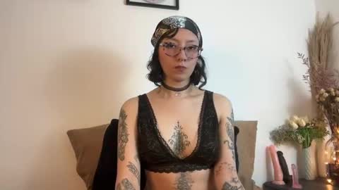 Snapshot of trinitysecrets chatting on 10-23-25, 06:50 trinitysecrets online show from 10-23-25, 06:50