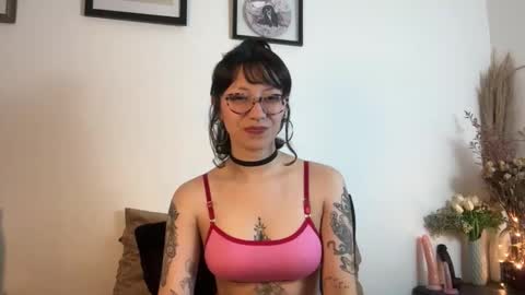 Snapshot of trinitysecrets chatting on 10-29-25, 07:04 trinitysecrets online show from 10-29-25, 07:04