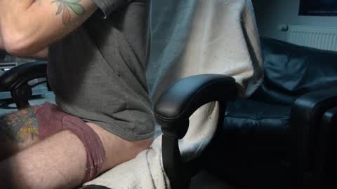 Snapshot of tripstocum chatting on 12-31-24, 08:59 FluideAmer online show from 12-31-24, 08:59