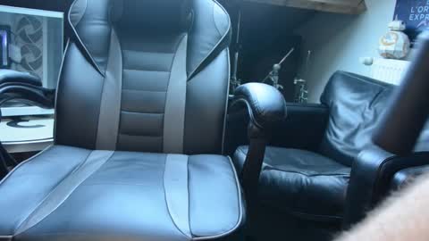 Snapshot of tripstocum chatting on 10-01-25, 12:00 FluideAmer online show from 10-01-25, 12:00