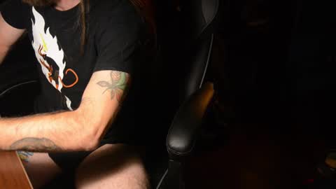 Snapshot of tripstocum chatting on 10-26-25, 12:16 FluideAmer online show from 10-26-25, 12:16