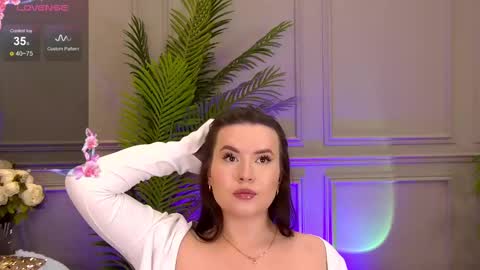 trisha_winslet online show from 03-08-25, 07:49