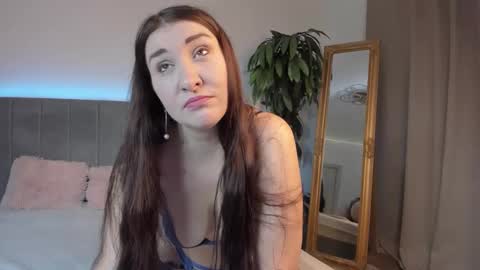 Snapshot of trishadark chatting on 10-07-25, 06:10 Mia online show from 10-07-25, 06:10