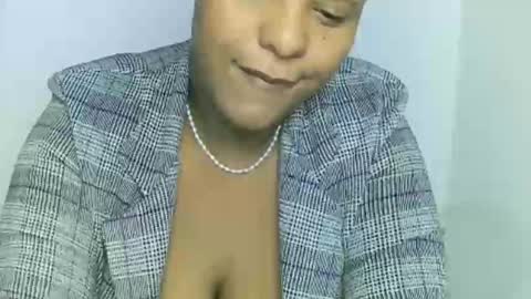 trishbigtits online show from 10-20-25, 02:39