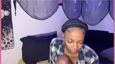 Snapshot of trixie_luv chatting on 12-14-25, 02:11 trixie_luv online show from 12-14-25, 02:11