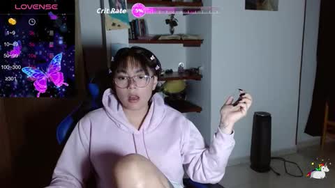 Snapshot of trixie_tangg chatting on 01-18-26, 12:47 Kitty online show from 01-18-26, 12:47