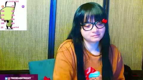 trixiedoescamcam online show from 11-20-25, 12:55