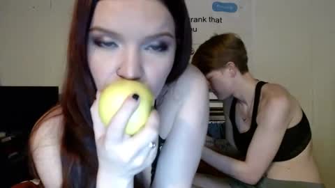 Snapshot of trixieloxs chatting on 02-24-25, 02:40 Trixie 3 online show from 02-24-25, 02:40