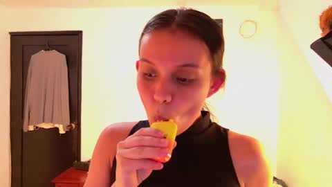 trixx_01 online show from 10-08-25, 05:49