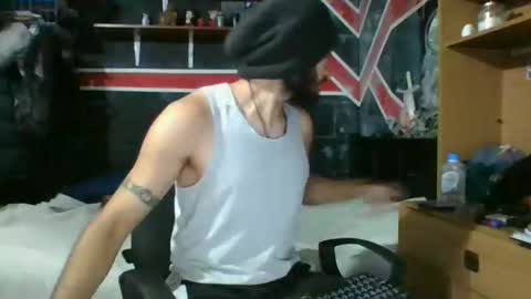 Snapshot of trizquelmen chatting on 01-29-25, 12:02 Andrew online show from 01-29-25, 12:02