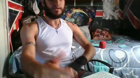 Snapshot of trizquelmen chatting on 07-15-26, 05:18 Andrew online show from 07-15-26, 05:18