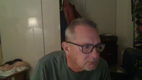 Snapshot of troffer1020 chatting on 01-22-25, 05:26 Troffer online show from 01-22-25, 05:26