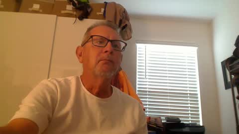 Snapshot of troffer1020 chatting on 03-04-25, 11:00 Troffer online show from 03-04-25, 11:00