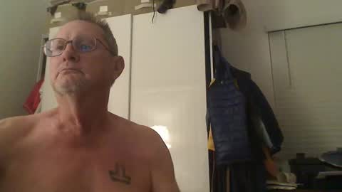 Snapshot of troffer1020 chatting on 10-31-25, 02:01 Troffer online show from 10-31-25, 02:01