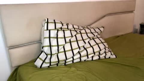 Troncq online show from 11-25-25, 02:06