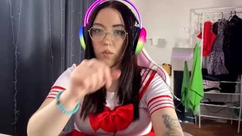 Snapshot of trudiesalcido chatting on 10-12-25, 10:36 Amelia online show from 10-12-25, 10:36