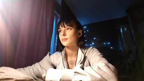 Snapshot of trudymersereau chatting on 12-23-25, 06:11 Poly online show from 12-23-25, 06:11