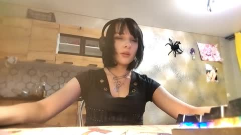 Snapshot of trudymersereau chatting on 01-08-26, 02:30 Poly online show from 01-08-26, 02:30