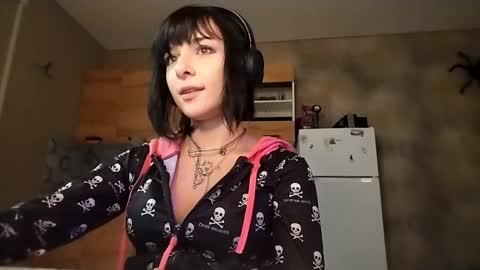 Snapshot of trudymersereau chatting on 01-09-26, 12:30 Poly online show from 01-09-26, 12:30