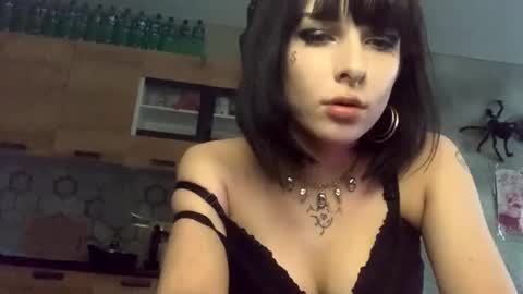 Snapshot of trudymersereau chatting on 02-24-26, 01:53 Poly online show from 02-24-26, 01:53