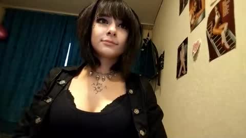 Snapshot of trudymersereau chatting on 02-26-26, 03:00 Poly online show from 02-26-26, 03:00