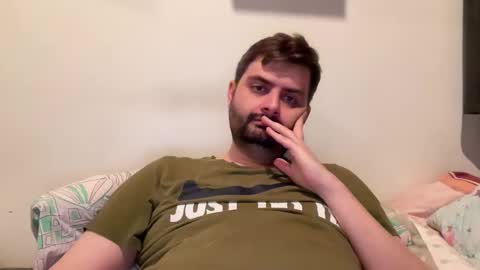 Snapshot of trustmelove chatting on 12-17-25, 05:30 Trustmelove online show from 12-17-25, 05:30