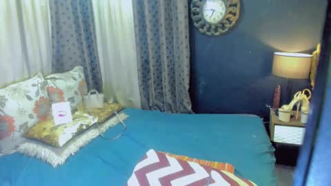 Curlee Lopez online show from 10-22-25, 08:14