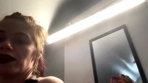 Snapshot of tscotto chatting on 10-18-25, 04:15 tscotto online show from 10-18-25, 04:15