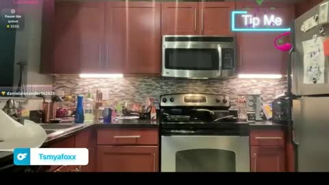 Snapshot of tsfoxx chatting on 05-13-26, 01:52 tsfoxx online show from 05-13-26, 01:52