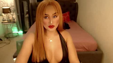 Snapshot of tshugescock chatting on 10-25-25, 06:35 SEDUCTIVEmistresCUMS online show from 10-25-25, 06:35
