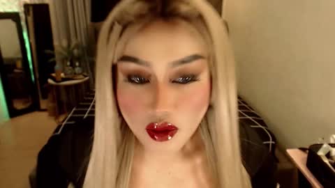 Snapshot of tshugescock chatting on 01-17-26, 06:22 SEDUCTIVEmistresCUMS online show from 01-17-26, 06:22