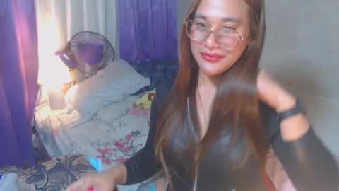 Snapshot of tspam19 chatting on 10-13-25, 11:21 PAM online show from 10-13-25, 11:21