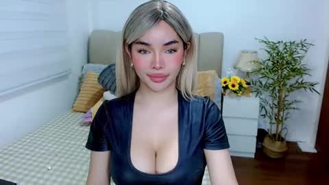 Snapshot of tspearlofasia chatting on 10-24-25, 06:32 Graciella online show from 10-24-25, 06:32