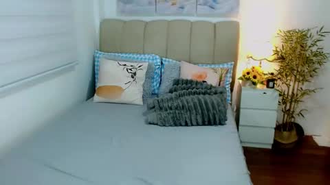 Snapshot of tspearlofasia chatting on 12-20-25, 04:19 Graciella online show from 12-20-25, 04:19